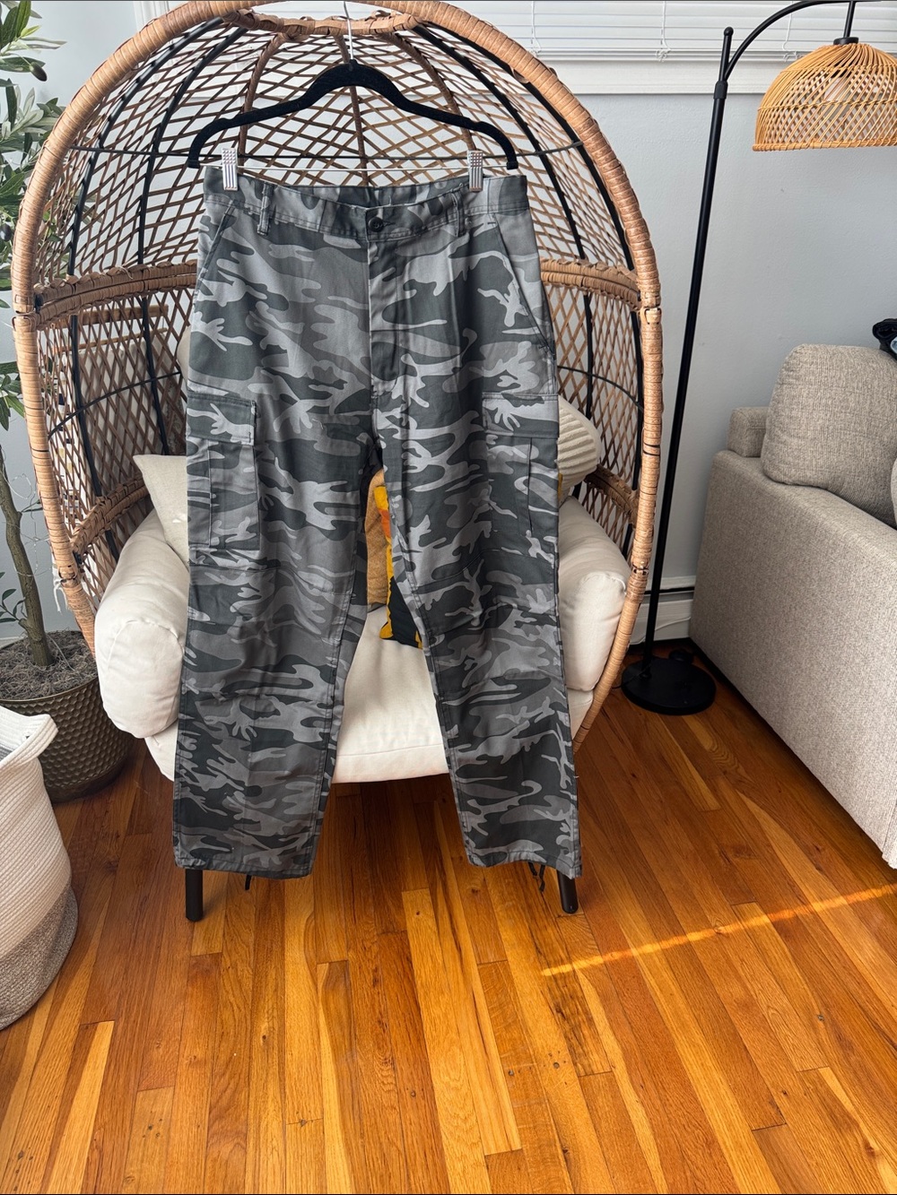 Men's Gray Camo Cargo Pants - Relaxed Fit